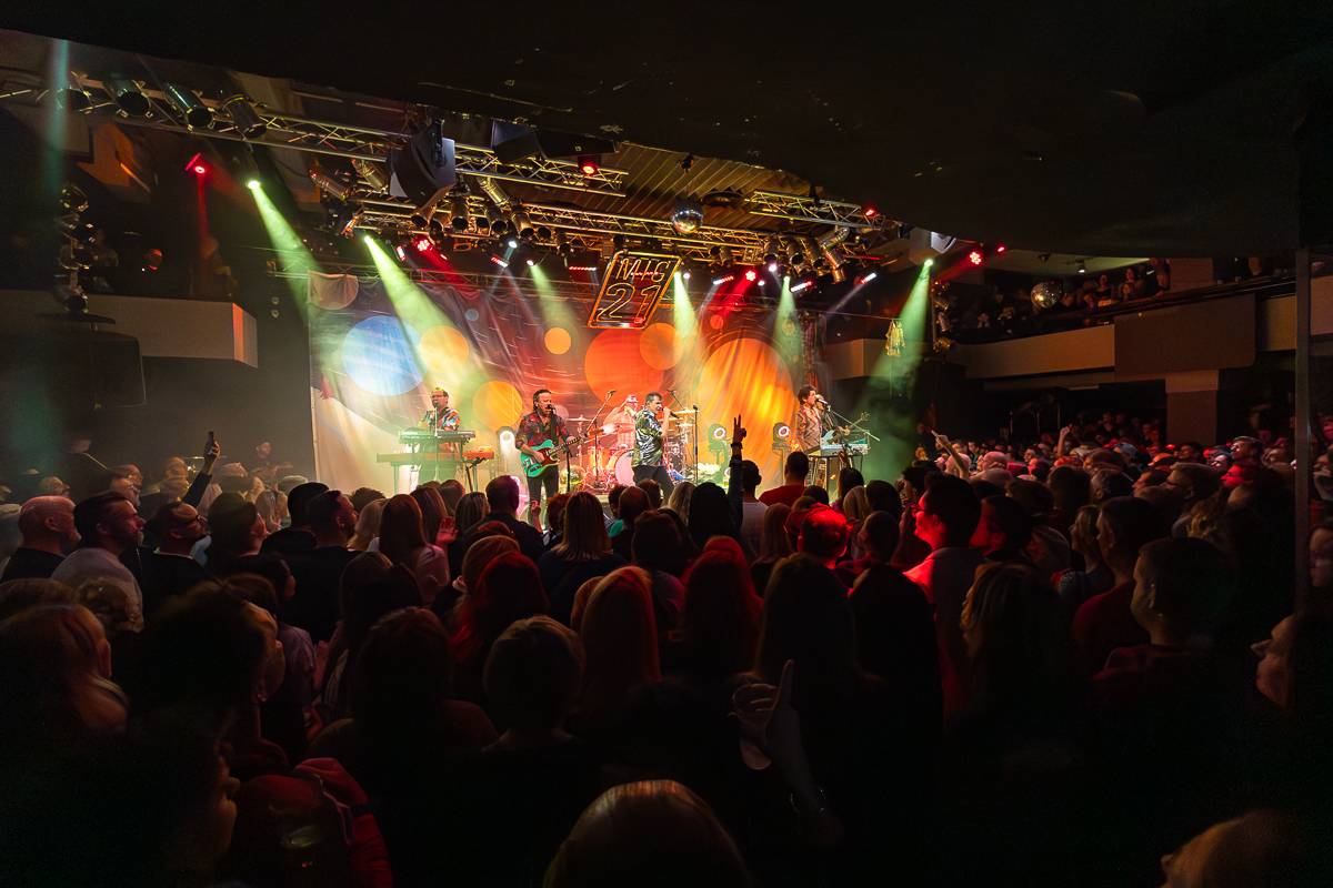 Mig 21 končí v Praze své turné. Ukázali, jak zní všechny barvy duhy 