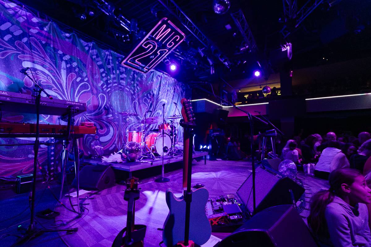 Mig 21 končí v Praze své turné. Ukázali, jak zní všechny barvy duhy 