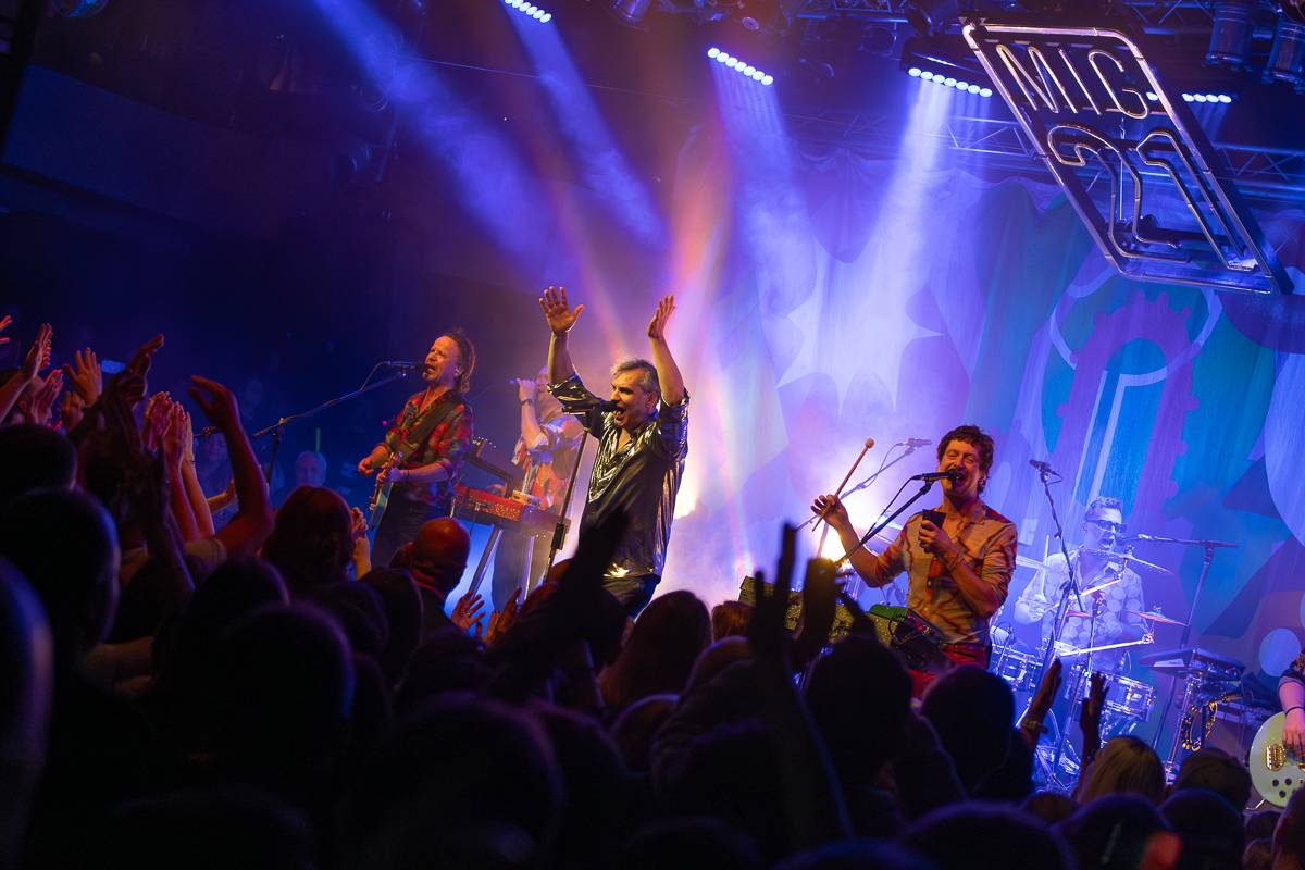 Mig 21 končí v Praze své turné. Ukázali, jak zní všechny barvy duhy 