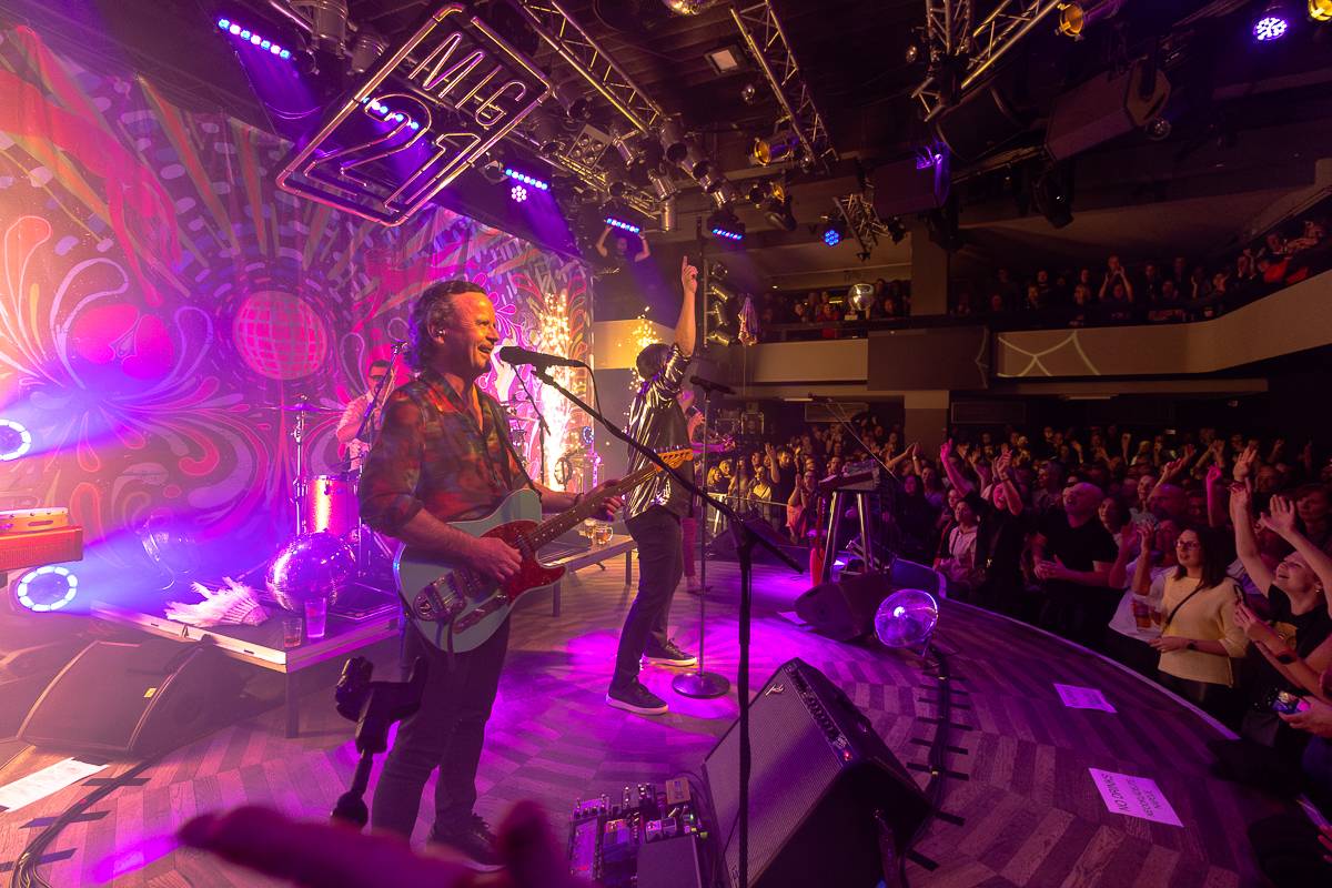 Mig 21 končí v Praze své turné. Ukázali, jak zní všechny barvy duhy 