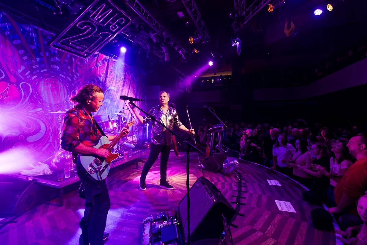 Mig 21 končí v Praze své turné. Ukázali, jak zní všechny barvy duhy 