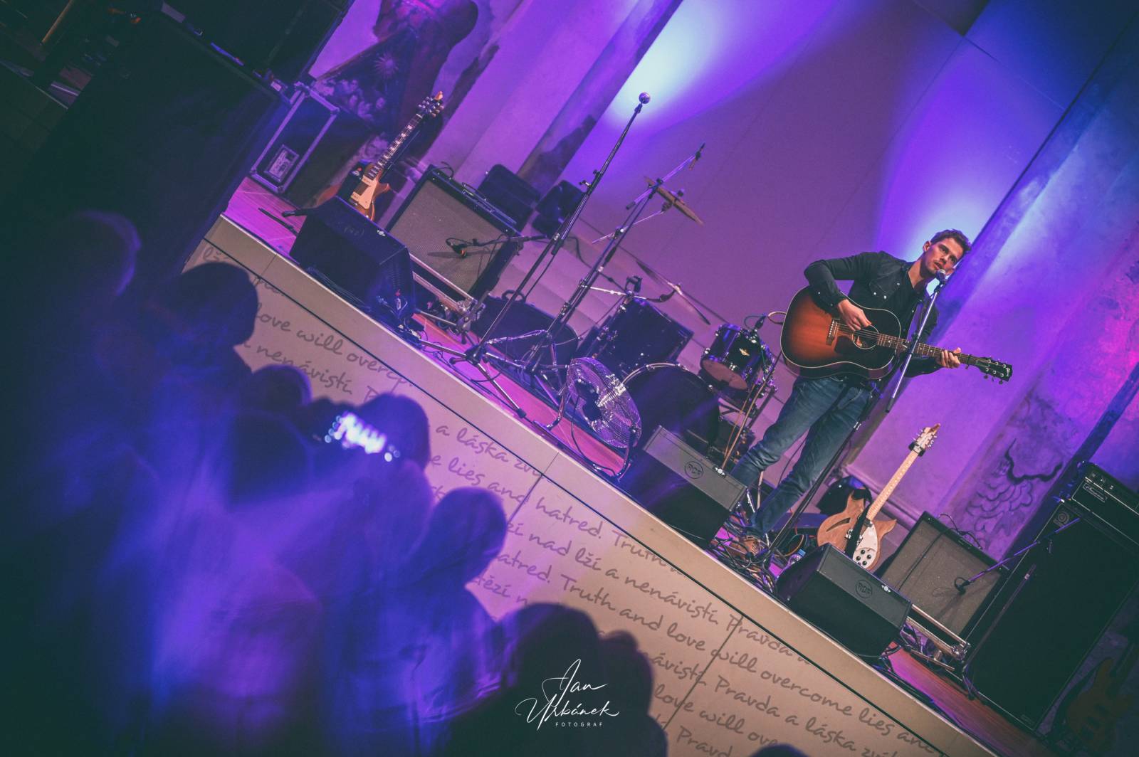 Creedence Clearwater Revived i nadále šíří odkaz bandu Johna Fogertyho, do Prahy přivezli pohodovou atmosféru