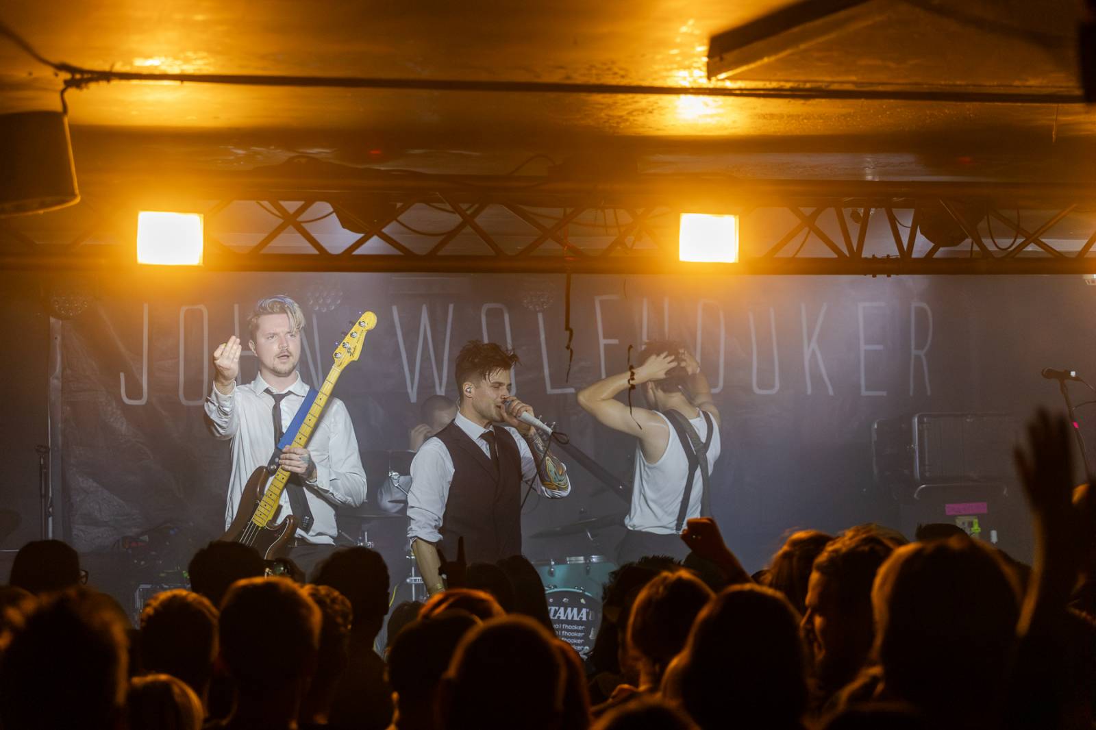 John Wolfhooker se vrátili do Rock Café v Praze, večer otevřeli němečtí The Hirsch Effekt