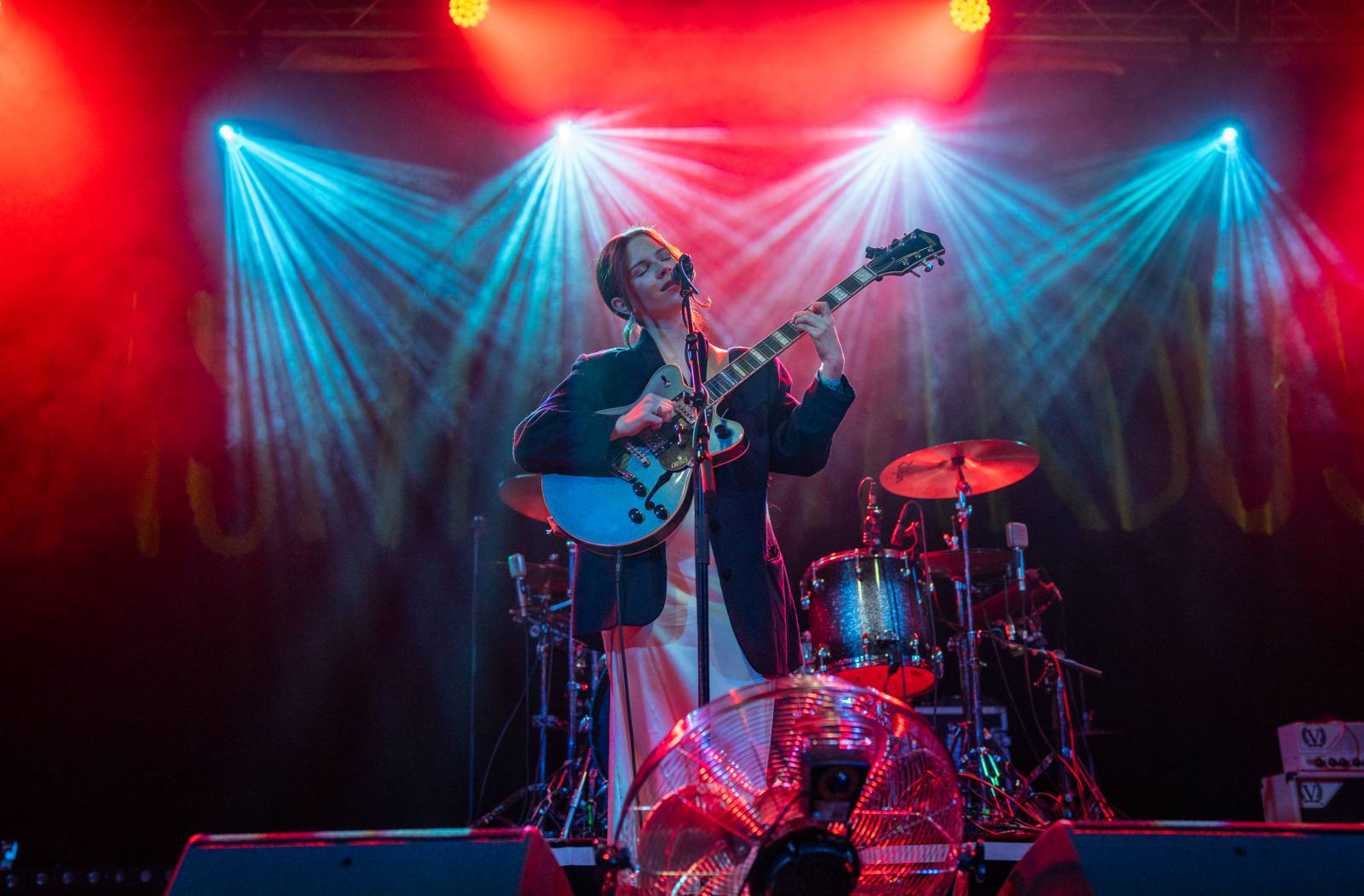 Aby i znevýhodněné děti měly krásné Vánoce. Lenny, Annabelle a Dashi Stardust v Roxy podpořily charitativní akci