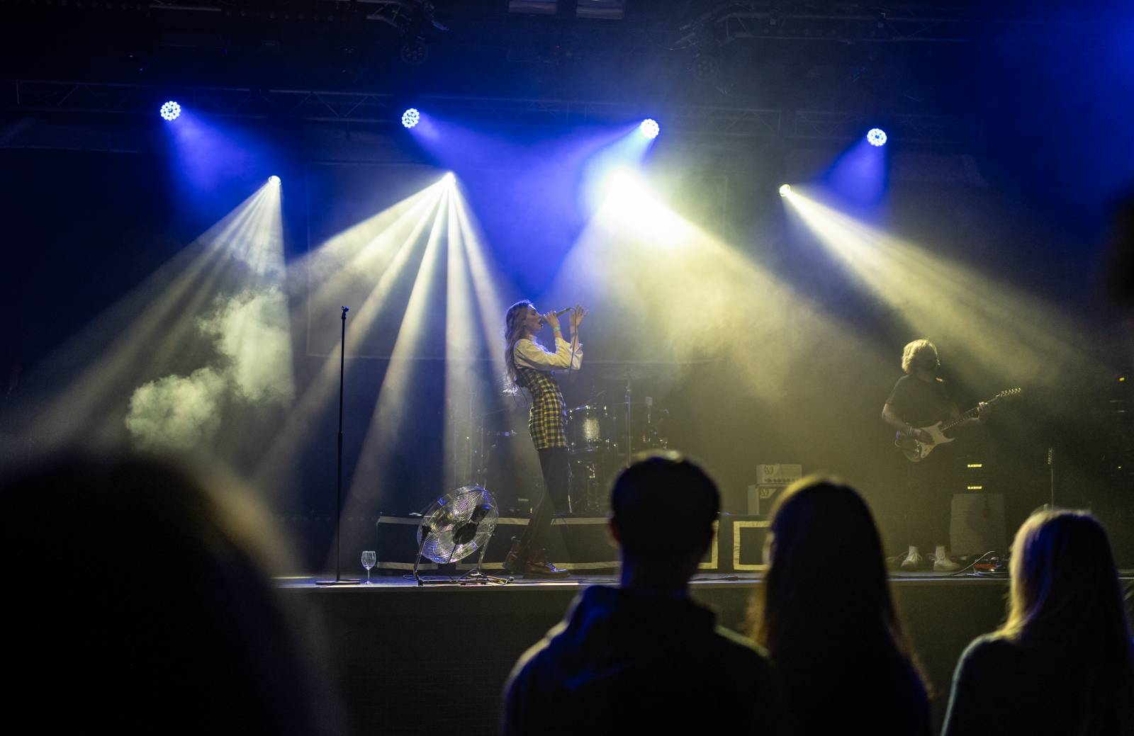 Aby i znevýhodněné děti měly krásné Vánoce. Lenny, Annabelle a Dashi Stardust v Roxy podpořily charitativní akci