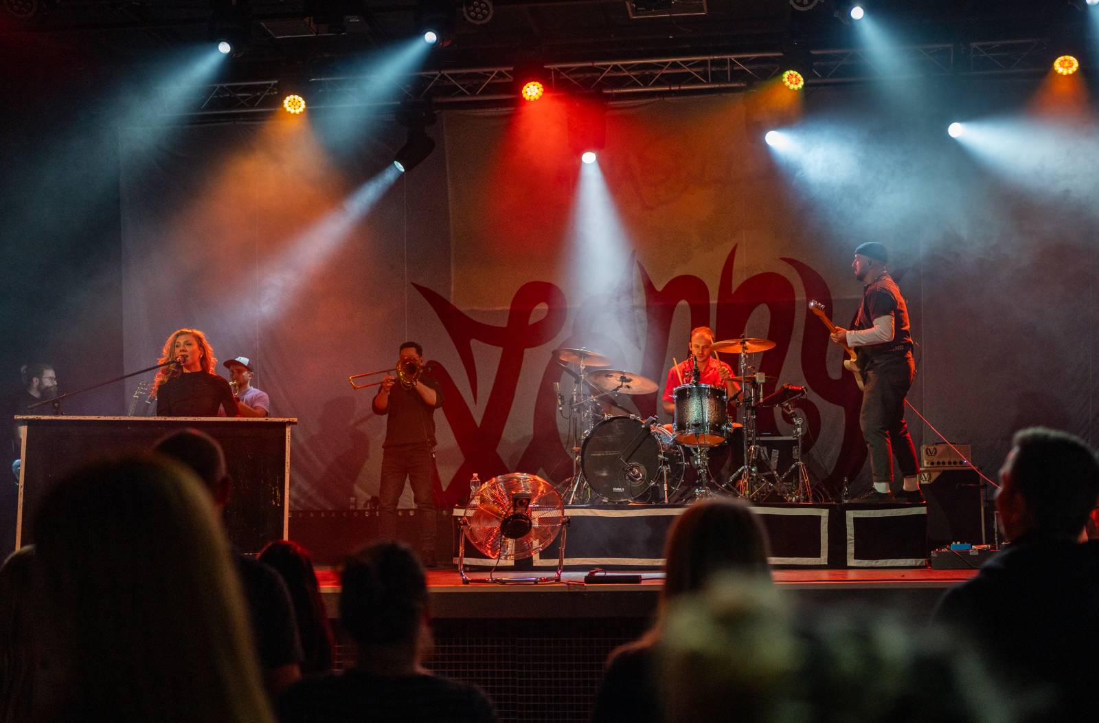 Aby i znevýhodněné děti měly krásné Vánoce. Lenny, Annabelle a Dashi Stardust v Roxy podpořily charitativní akci