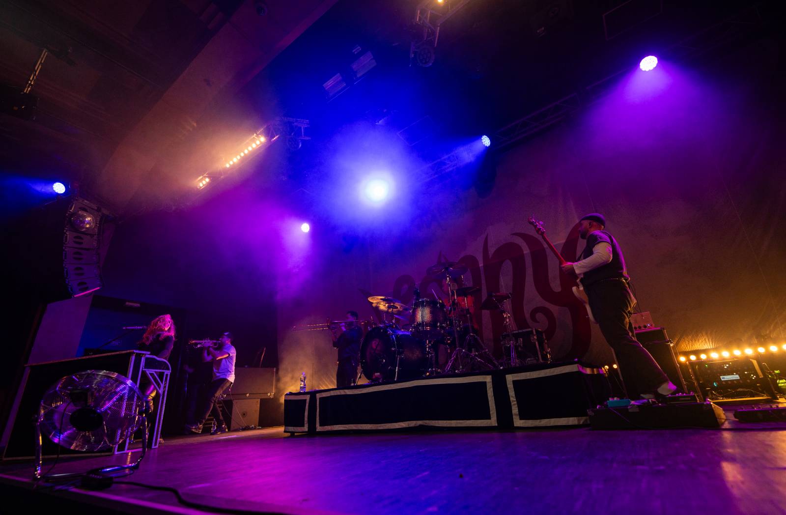 Aby i znevýhodněné děti měly krásné Vánoce. Lenny, Annabelle a Dashi Stardust v Roxy podpořily charitativní akci