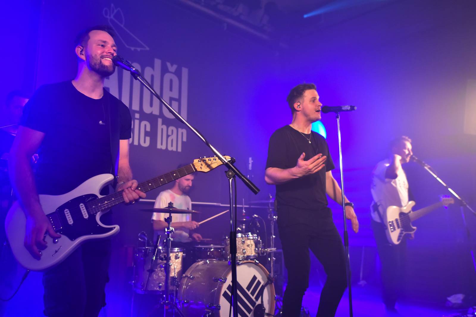 Like-it vyjeli na první turné, v Plzni slavili narozeniny svého zvukaře