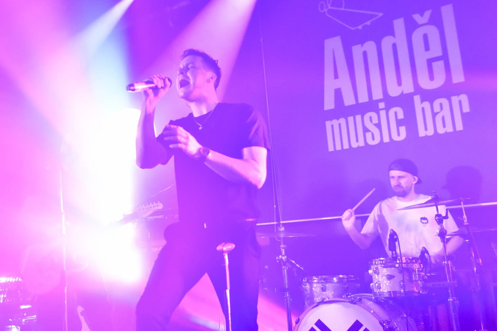 Like-it vyjeli na první turné, v Plzni slavili narozeniny svého zvukaře