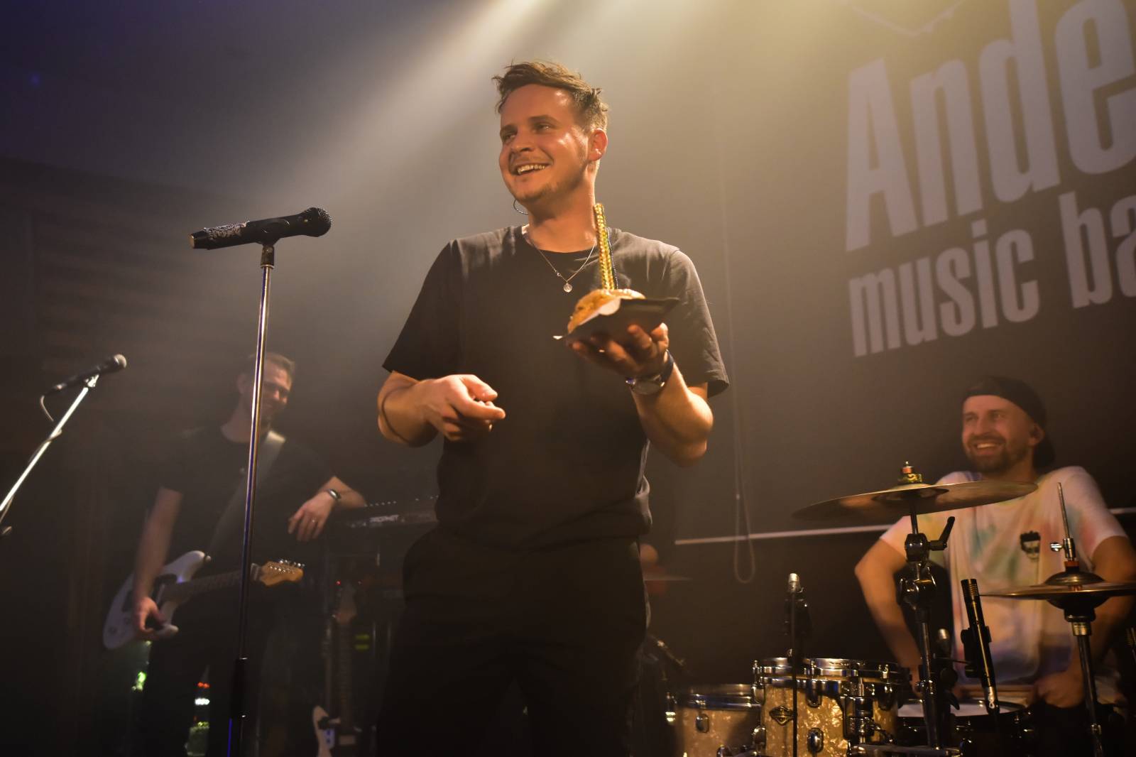 Like-it vyjeli na první turné, v Plzni slavili narozeniny svého zvukaře