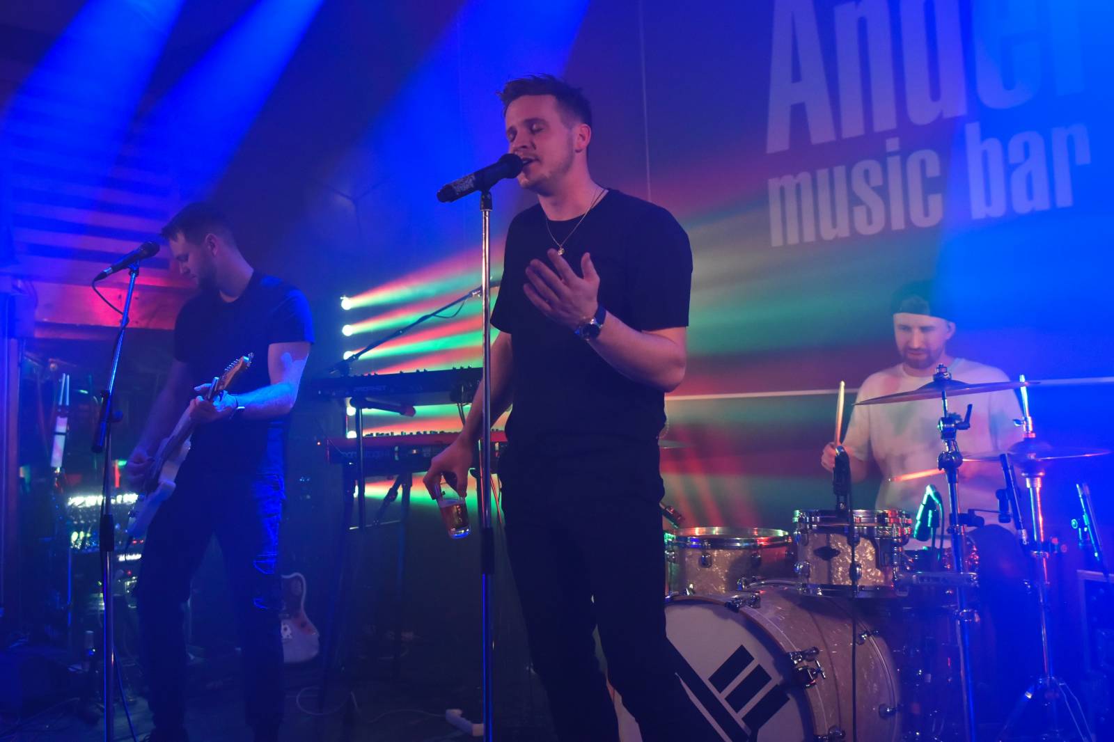 Like-it vyjeli na první turné, v Plzni slavili narozeniny svého zvukaře