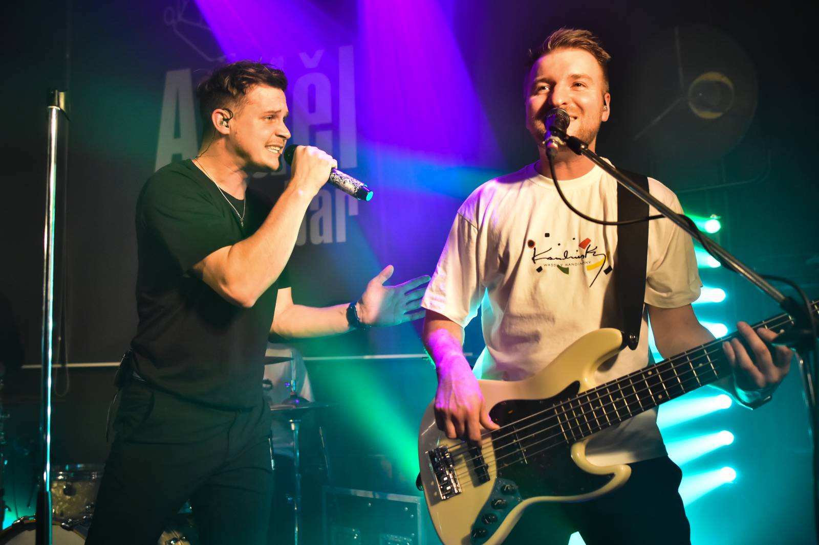 Like-it vyjeli na první turné, v Plzni slavili narozeniny svého zvukaře