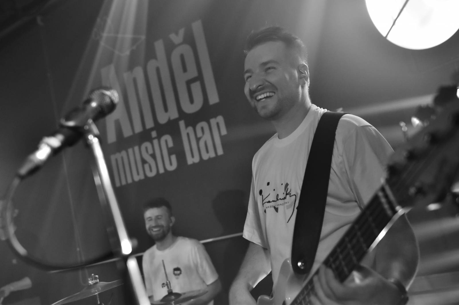 Like-it vyjeli na první turné, v Plzni slavili narozeniny svého zvukaře