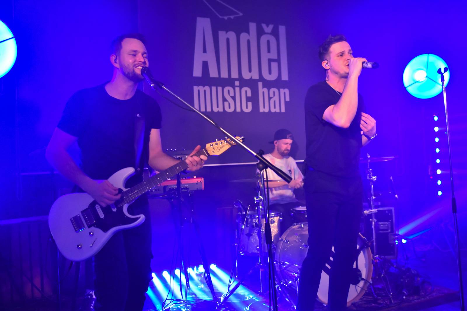 Like-it vyjeli na první turné, v Plzni slavili narozeniny svého zvukaře