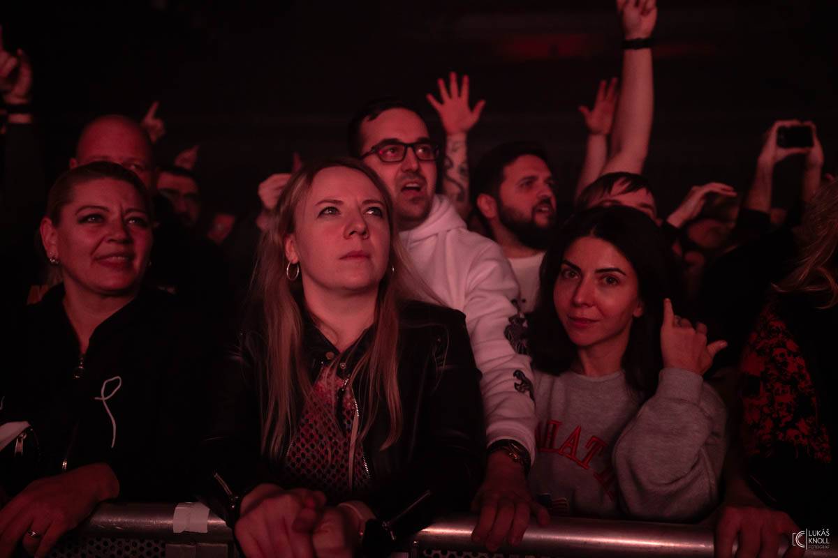 The Prodigy v Praze povznášeli a ničili svou výbušnou energií, z očí sochy tryskaly lasery 