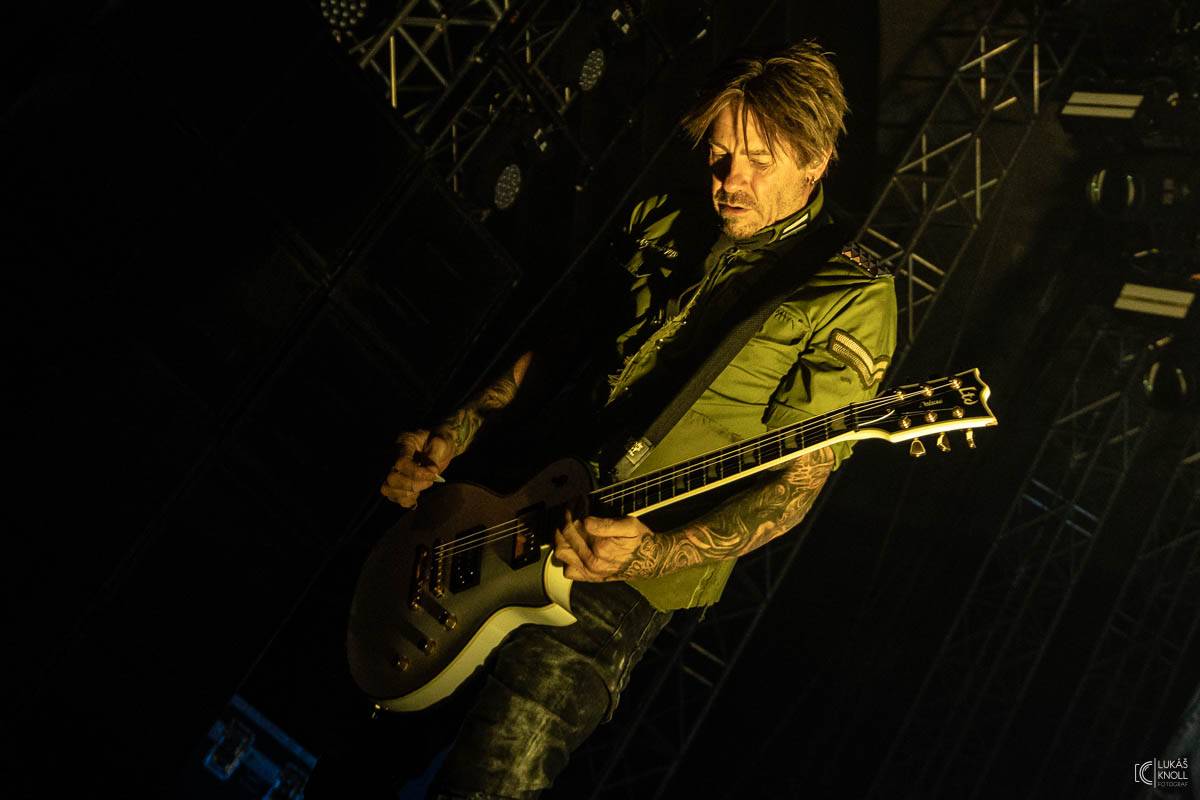 The Prodigy v Praze povznášeli a ničili svou výbušnou energií, z očí sochy tryskaly lasery 