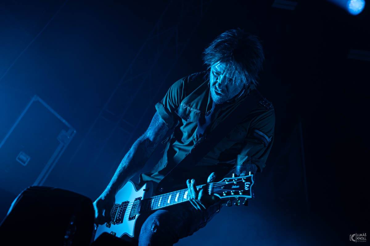 The Prodigy v Praze povznášeli a ničili svou výbušnou energií, z očí sochy tryskaly lasery 