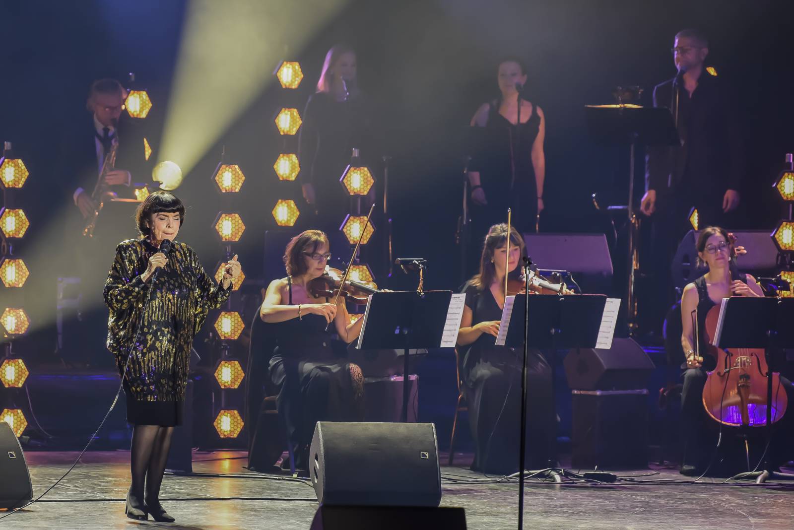 První dáma šansonu Mireille Mathieu nadchla za doprovodu orchestru Kongresové centrum Praha