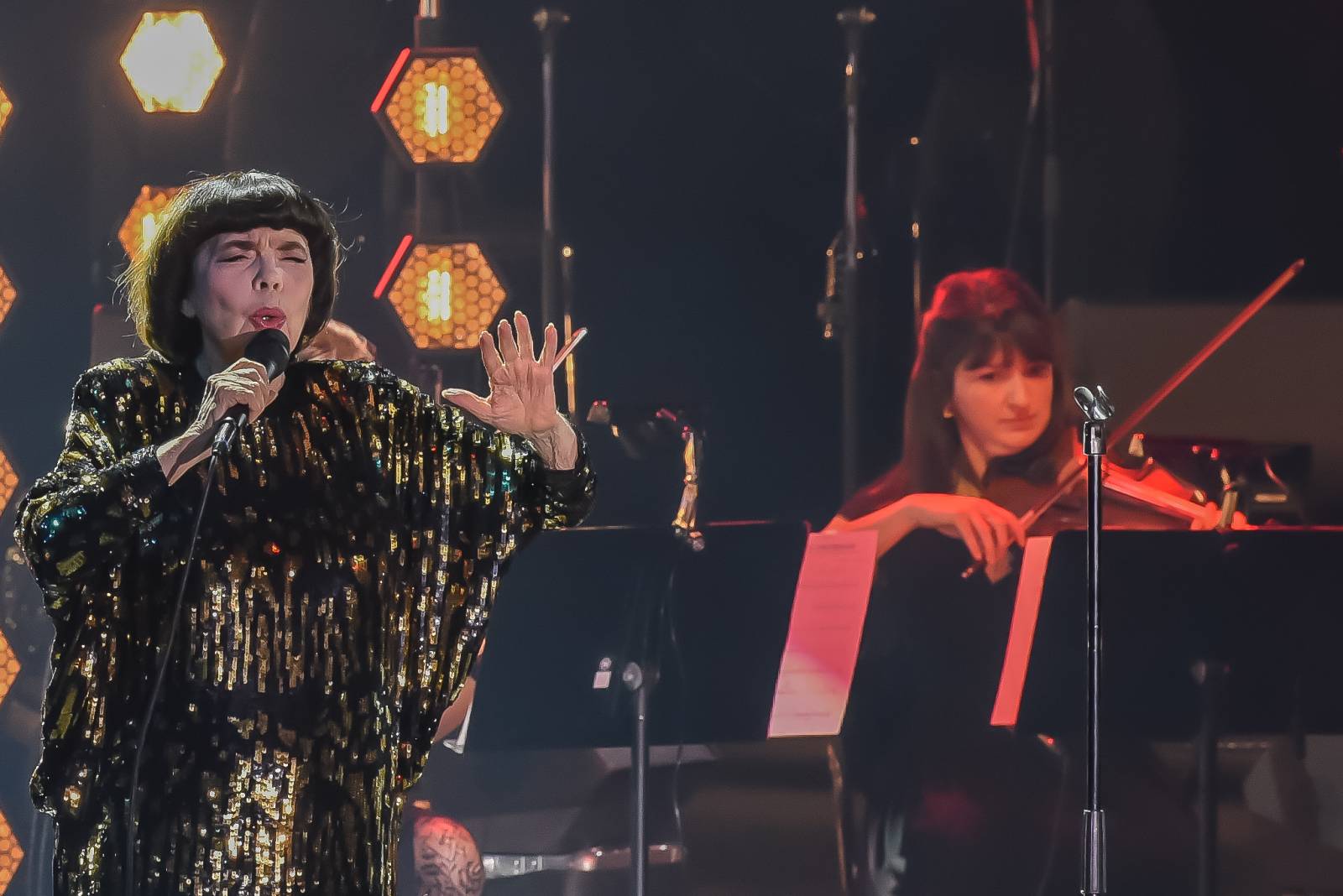První dáma šansonu Mireille Mathieu nadchla za doprovodu orchestru Kongresové centrum Praha