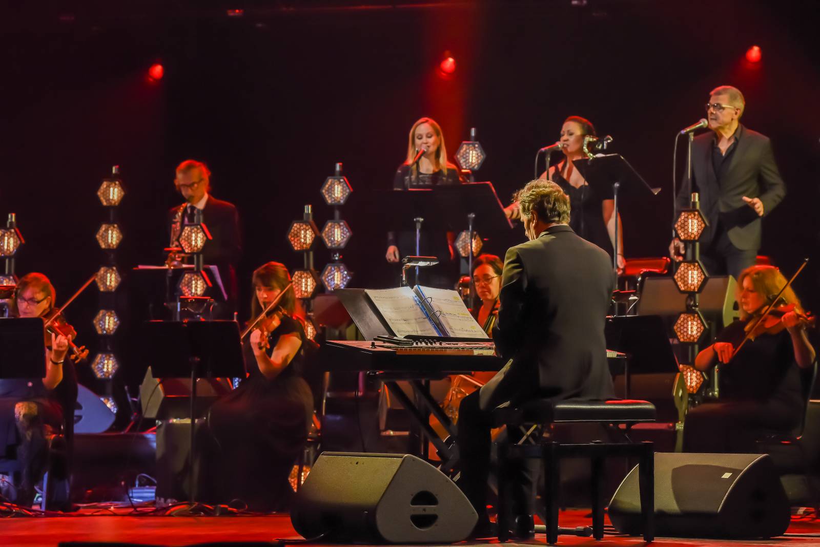 První dáma šansonu Mireille Mathieu nadchla za doprovodu orchestru Kongresové centrum Praha