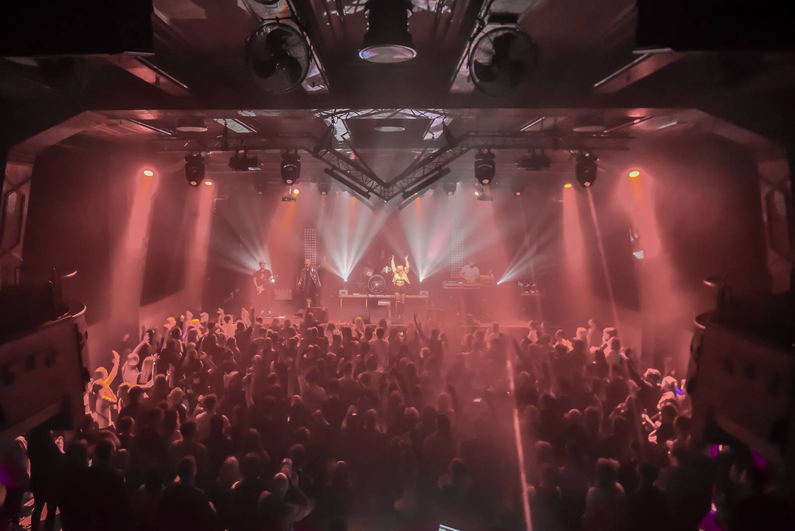 Skyline zakončili v Praze své podzimní turné, Roxy si zcela podmanili