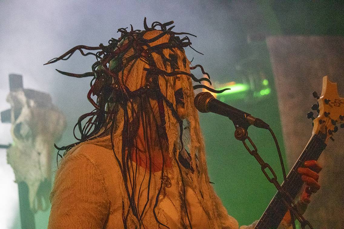 Rok 2023 objektivem fotografů | Linda Trnková nafotila přes 150 kapel. Vyrazila na Brutal Assault i Basinfirefest