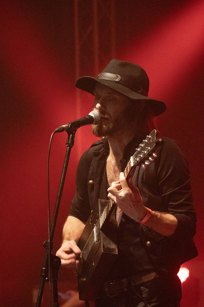 Rok 2023 objektivem fotografů | Linda Trnková nafotila přes 150 kapel. Vyrazila na Brutal Assault i Basinfirefest