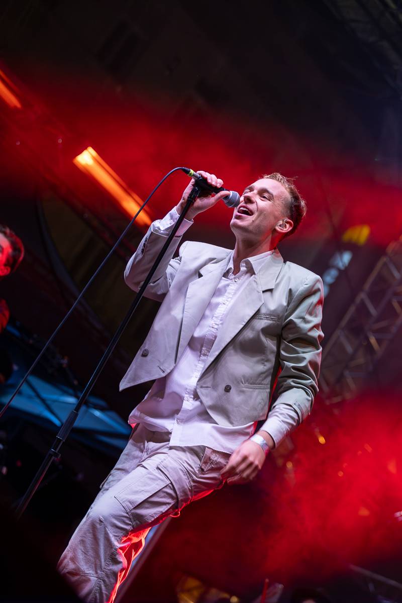 Rok 2023 objektivem fotografů | První sezóna Adama Karaffy u iREPORTu. Fotil 90s Explosion, LP i Ewu Farnou v O2 areně