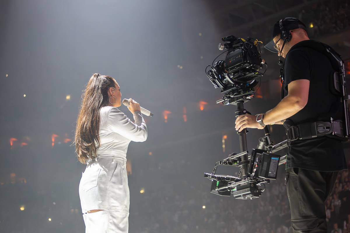 Rok 2023 objektivem fotografů | První sezóna Adama Karaffy u iREPORTu. Fotil 90s Explosion, LP i Ewu Farnou v O2 areně