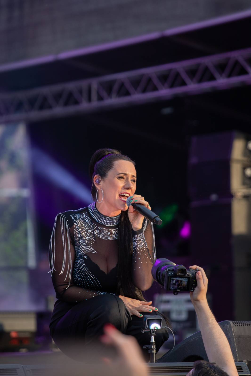 Rok 2023 objektivem fotografů | První sezóna Adama Karaffy u iREPORTu. Fotil 90s Explosion, LP i Ewu Farnou v O2 areně