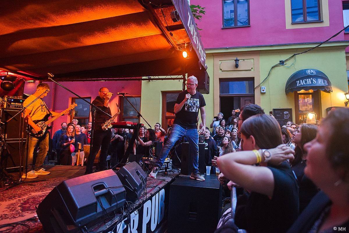 Rok 2023 objektivem fotografů | Rocker Martin Hanáček fotil Avatar, Arakain, Dymytry, Fata Morganu i J.A.R. či E!E