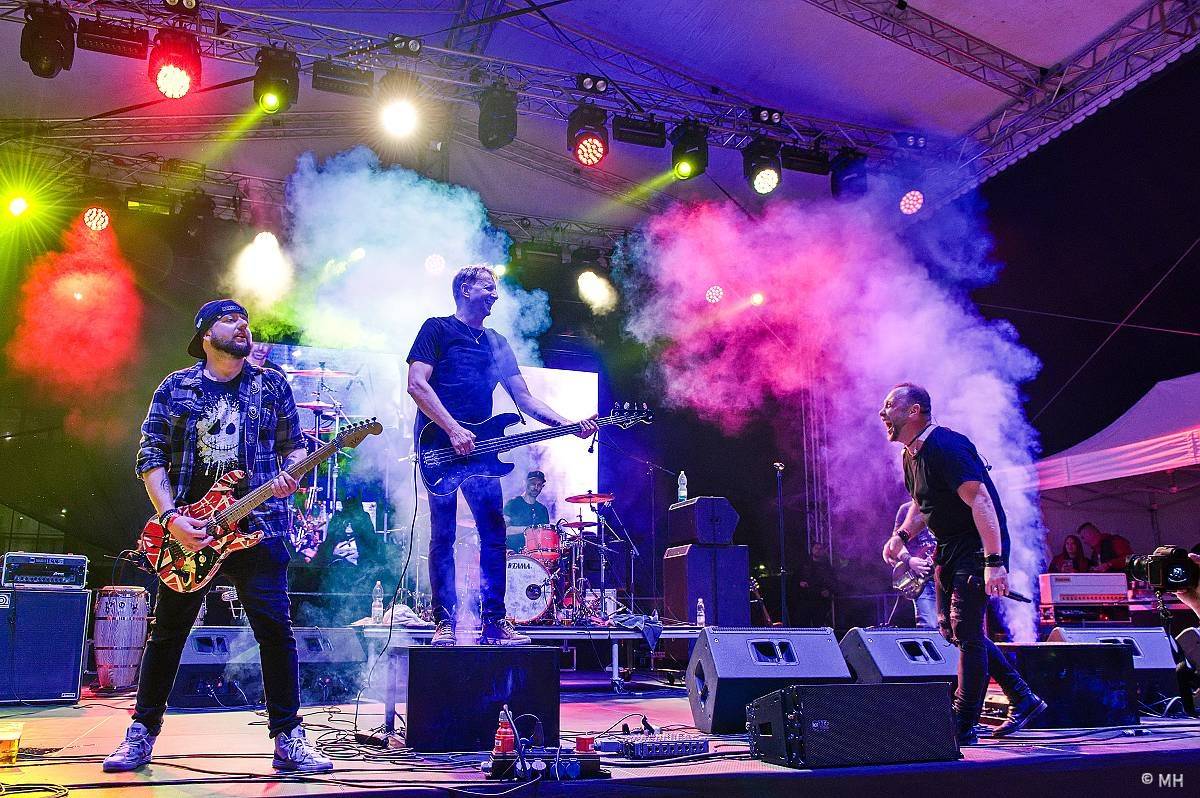 Rok 2023 objektivem fotografů | Rocker Martin Hanáček fotil Avatar, Arakain, Dymytry, Fata Morganu i J.A.R. či E!E