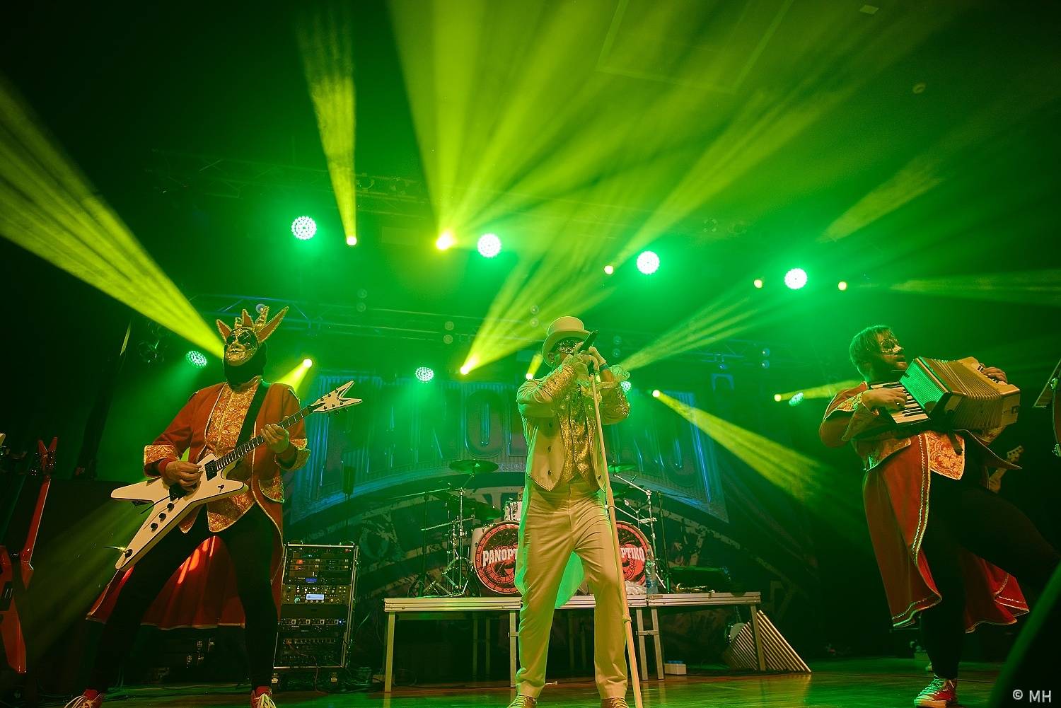 Rok 2023 objektivem fotografů | Rocker Martin Hanáček fotil Avatar, Arakain, Dymytry, Fata Morganu i J.A.R. či E!E