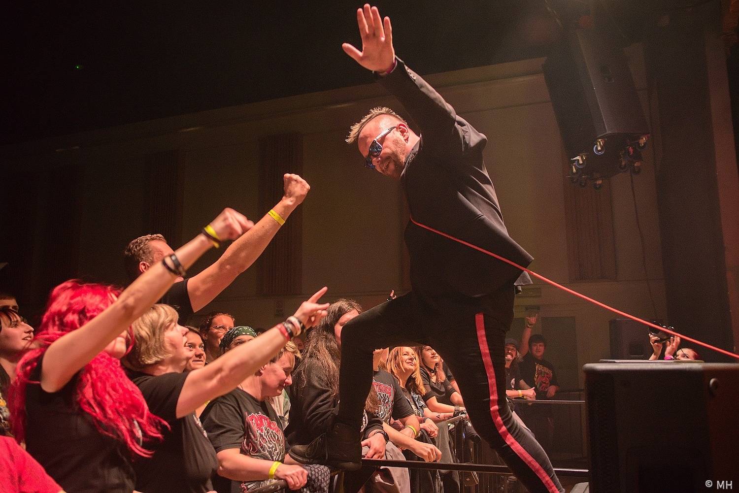 Rok 2023 objektivem fotografů | Rocker Martin Hanáček fotil Avatar, Arakain, Dymytry, Fata Morganu i J.A.R. či E!E