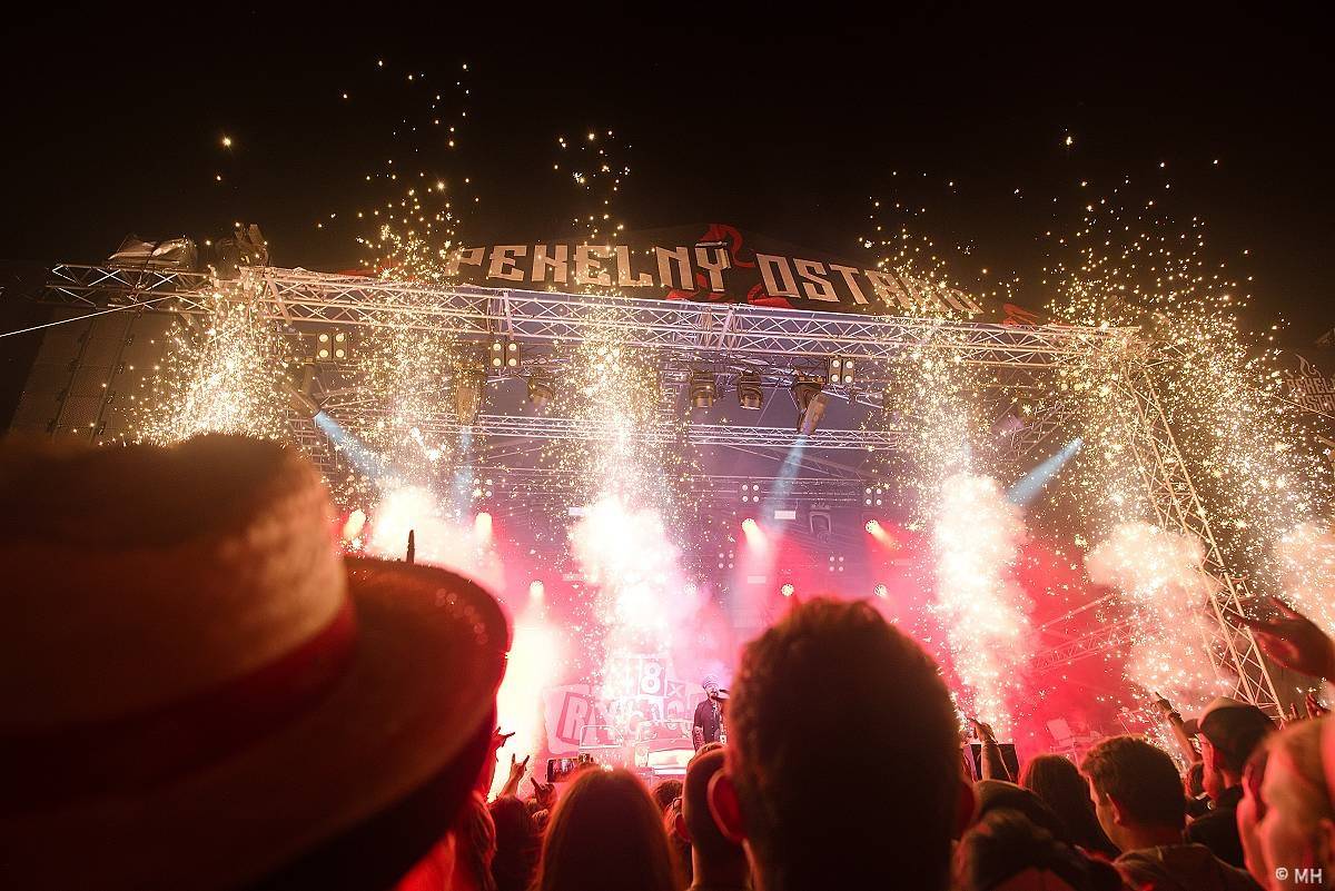 Rok 2023 objektivem fotografů | Rocker Martin Hanáček fotil Avatar, Arakain, Dymytry, Fata Morganu i J.A.R. či E!E