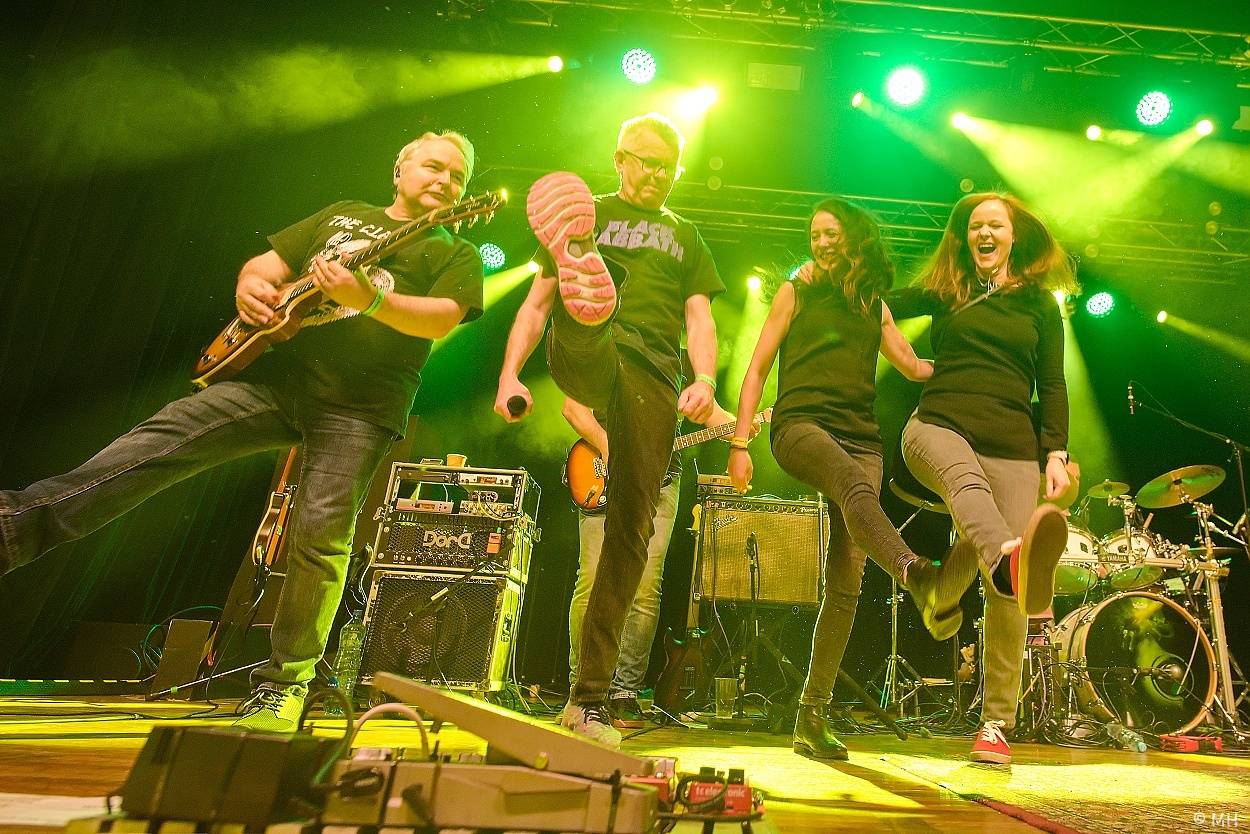 Rok 2023 objektivem fotografů | Rocker Martin Hanáček fotil Avatar, Arakain, Dymytry, Fata Morganu i J.A.R. či E!E