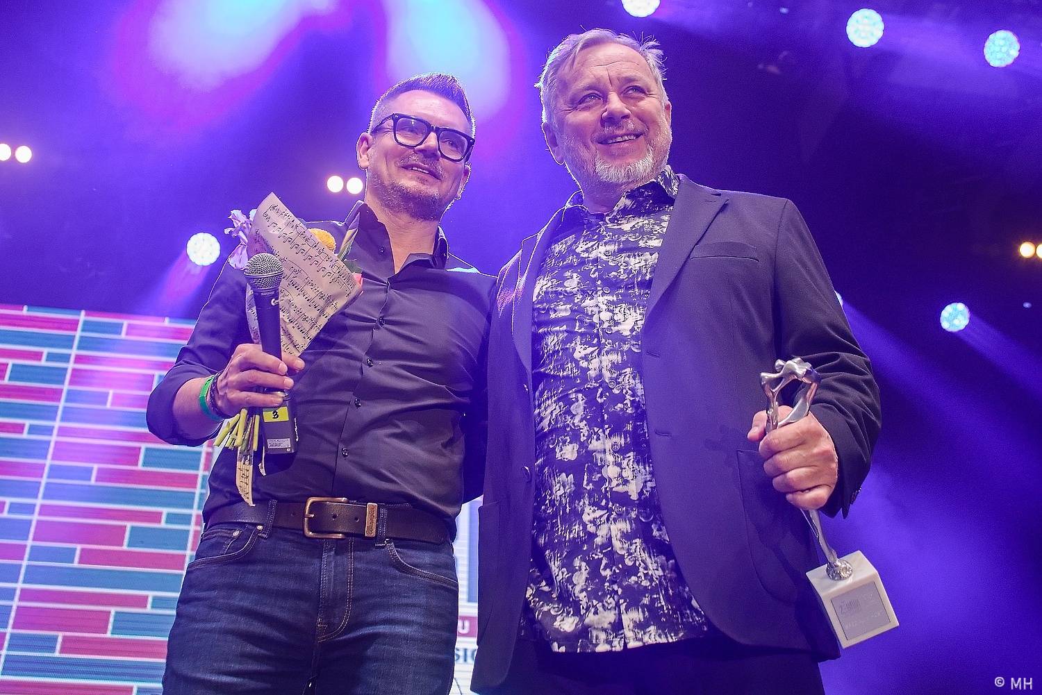 Rok 2023 objektivem fotografů | Rocker Martin Hanáček fotil Avatar, Arakain, Dymytry, Fata Morganu i J.A.R. či E!E