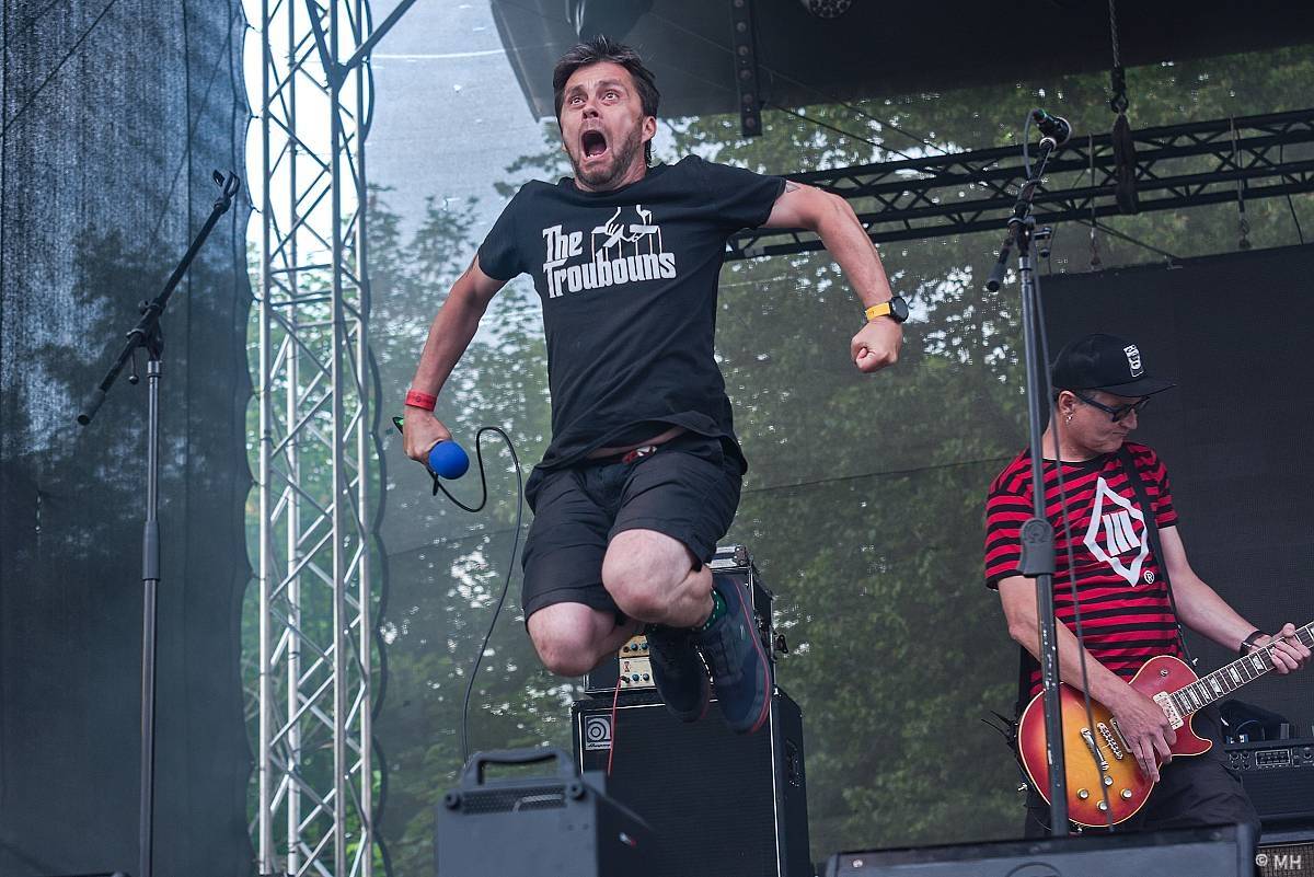 Rok 2023 objektivem fotografů | Rocker Martin Hanáček fotil Avatar, Arakain, Dymytry, Fata Morganu i J.A.R. či E!E