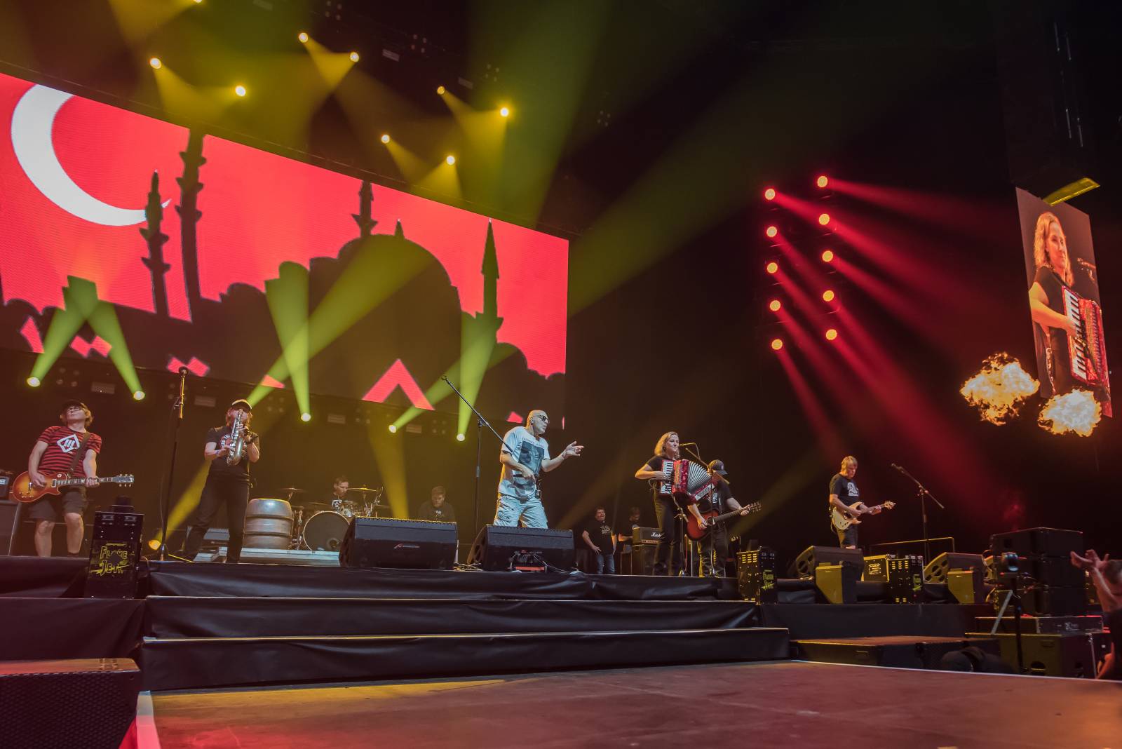 Tři sestry a Horkýže Slíže stylově zakončili turné, v O2 areně odehráli show plnou hitů