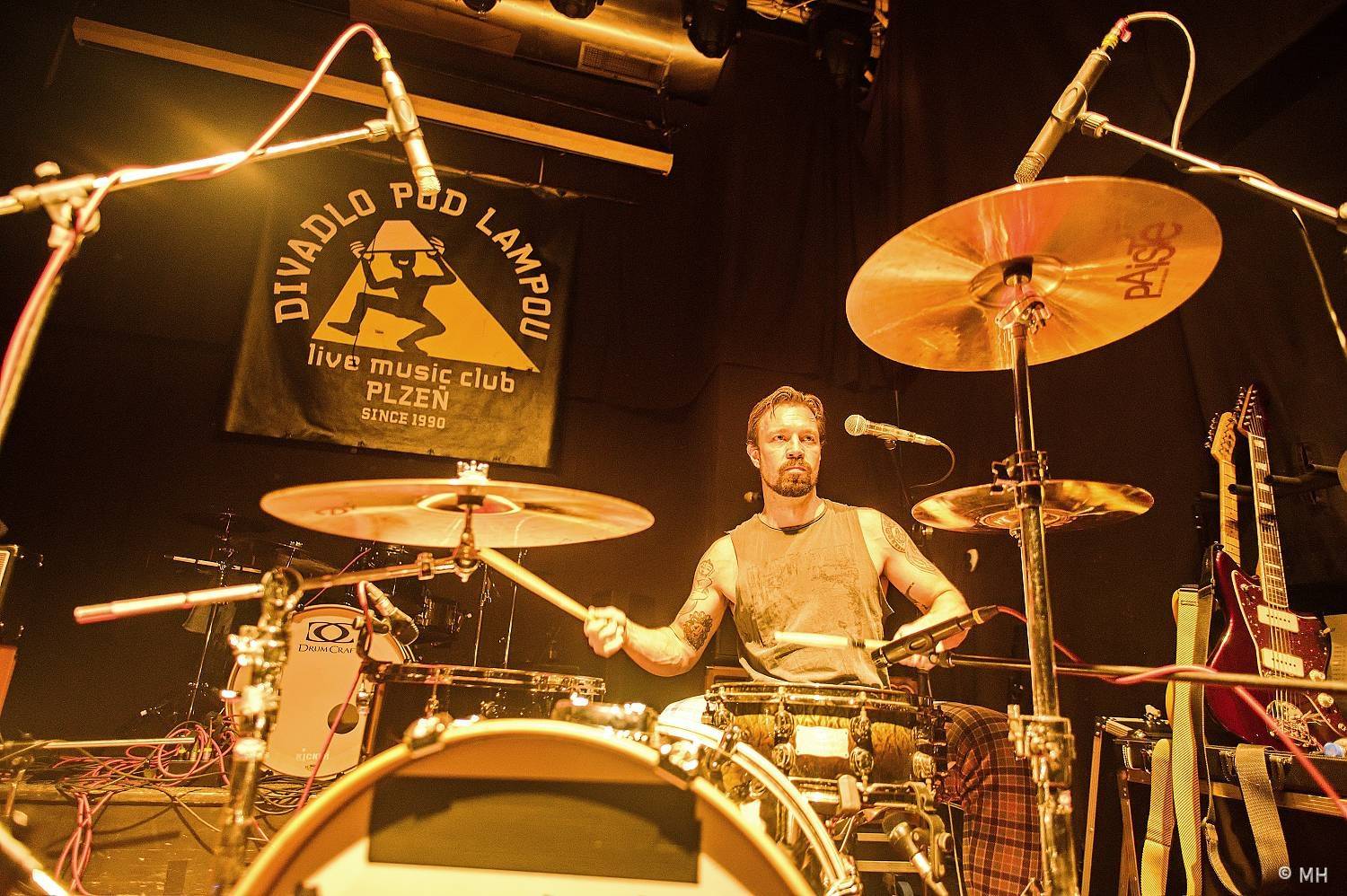 Večer plný punku. A Clan of Wolves a Arrogant Twins zakončili v Plzni společné turné