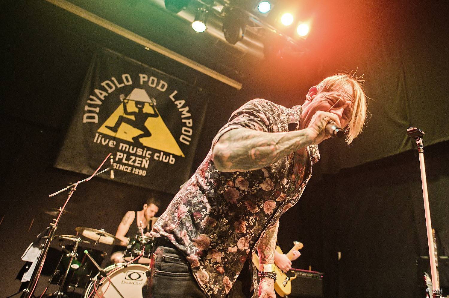 Večer plný punku. A Clan of Wolves a Arrogant Twins zakončili v Plzni společné turné
