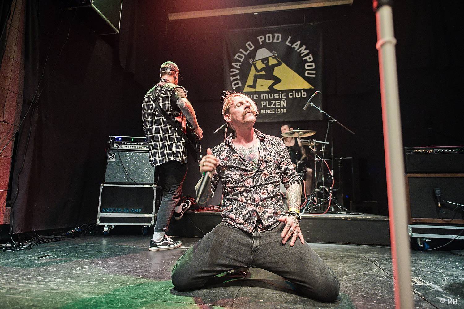 Večer plný punku. A Clan of Wolves a Arrogant Twins zakončili v Plzni společné turné