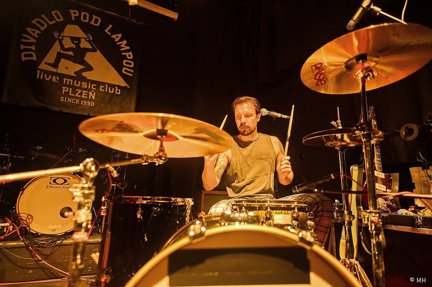 Večer plný punku. A Clan of Wolves a Arrogant Twins zakončili v Plzni společné turné