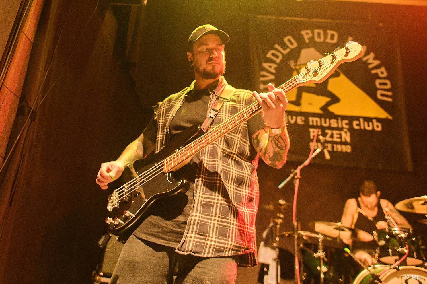 Večer plný punku. A Clan of Wolves a Arrogant Twins zakončili v Plzni společné turné