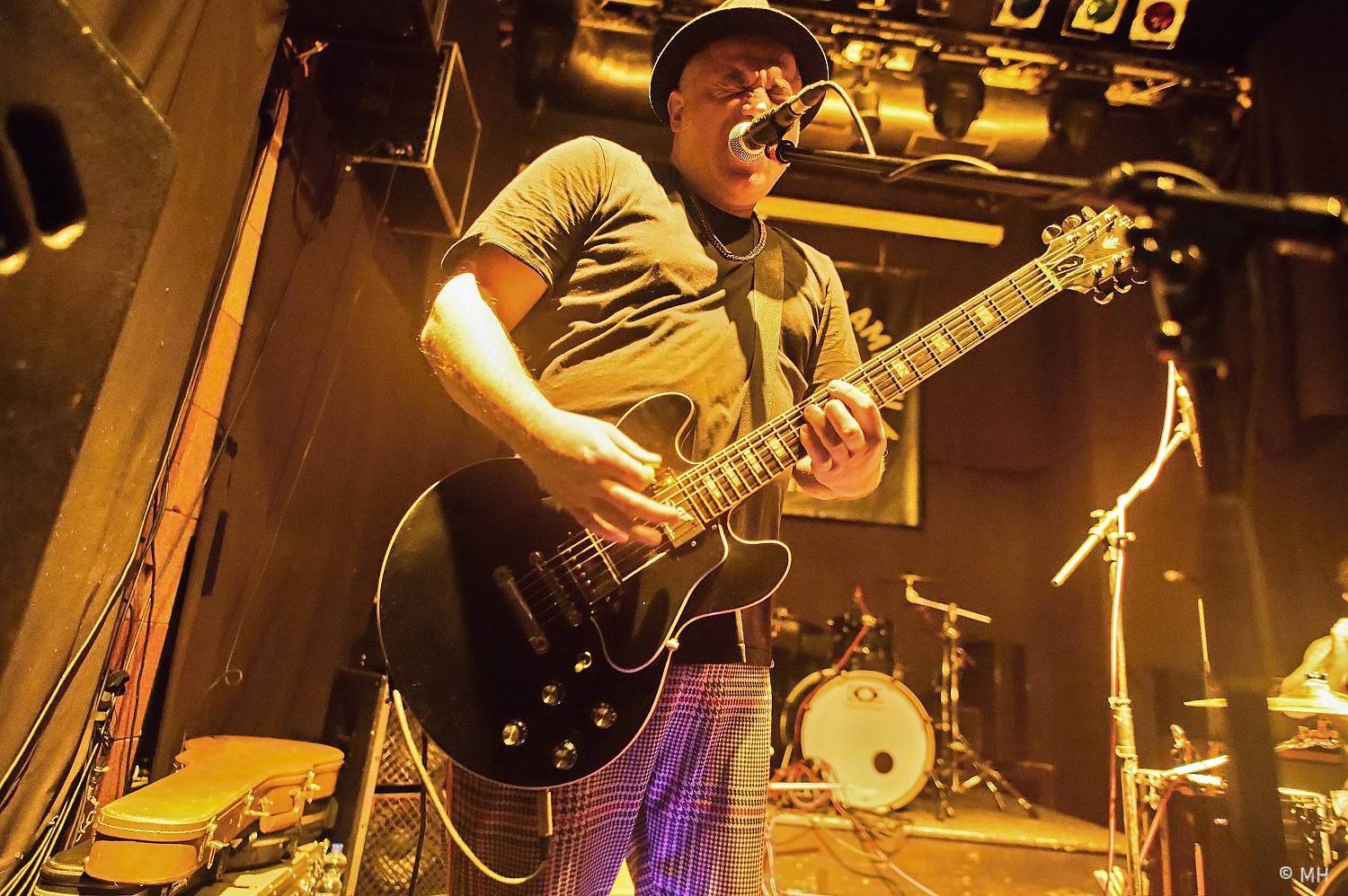 Večer plný punku. A Clan of Wolves a Arrogant Twins zakončili v Plzni společné turné