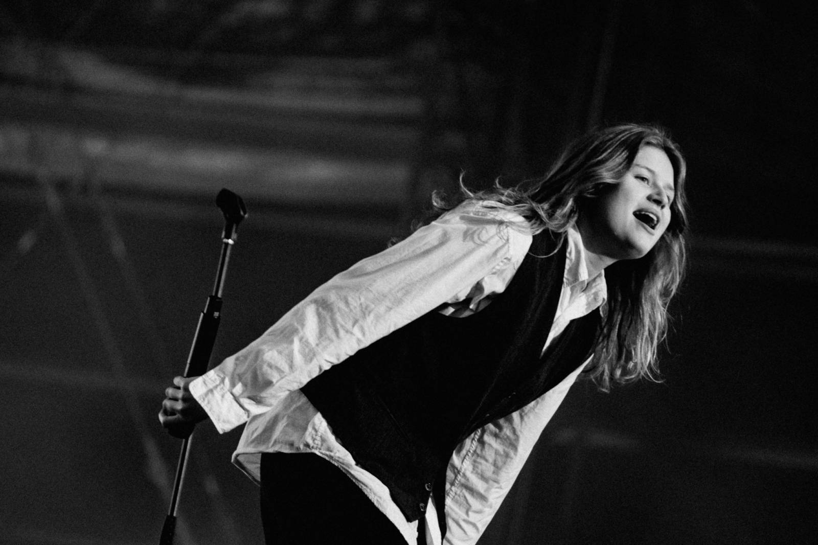 Rok 2023 objektivem fotografů | Tereza Slowiková se vyřádila na Colours a Szigetu. Fotila Billie Eilish, Macklemora i Ewu Farnou