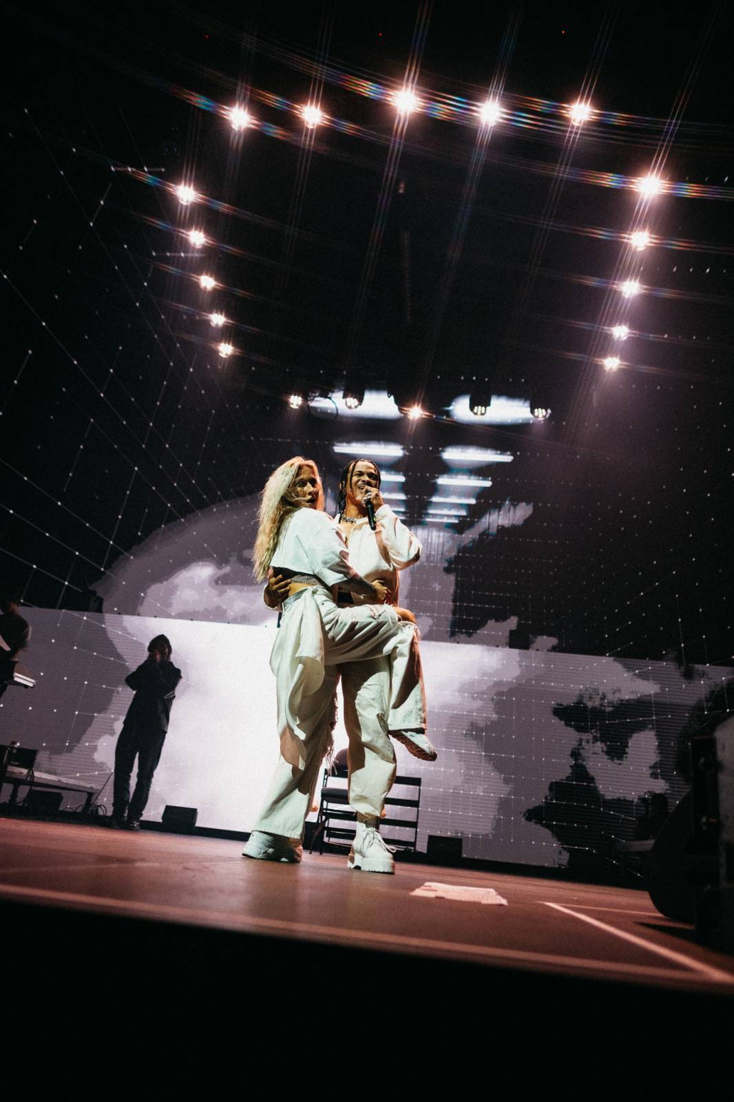 Rok 2023 objektivem fotografů | Tereza Slowiková se vyřádila na Colours a Szigetu. Fotila Billie Eilish, Macklemora i Ewu Farnou