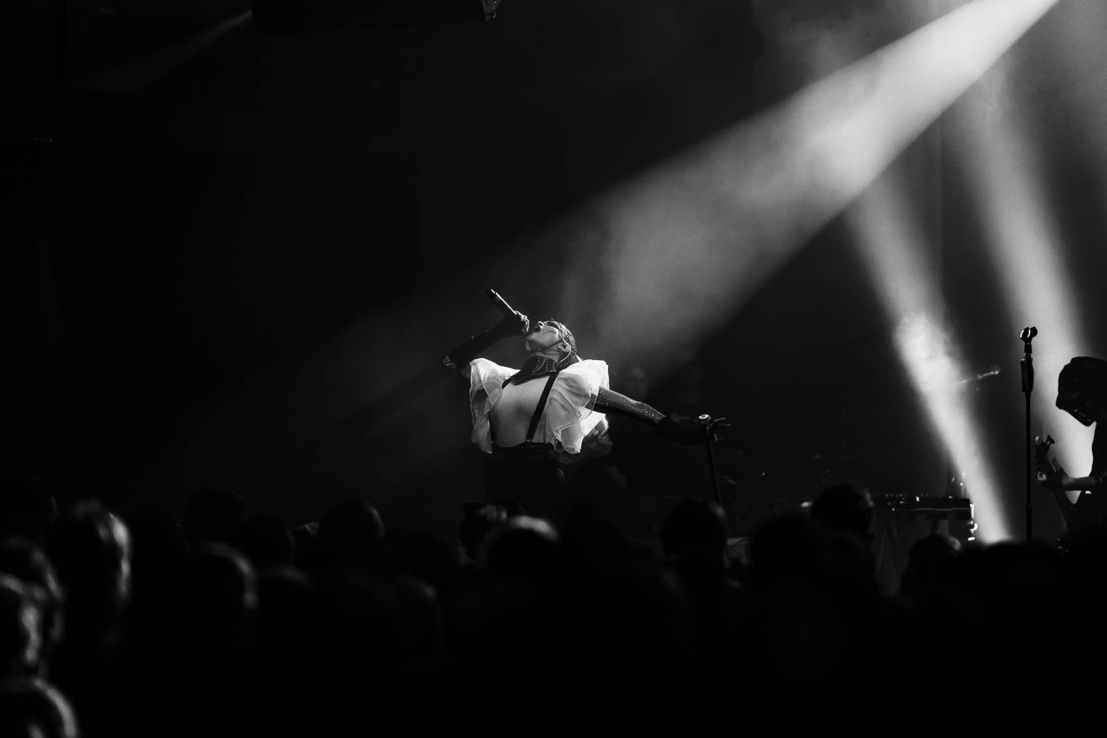 Rok 2023 objektivem fotografů | Jana Braunová si zase užívá focení. Její hledáček si našel SKYND, Kosheen, Cocotte Minute, Vojtu Dyka i Monkey Business