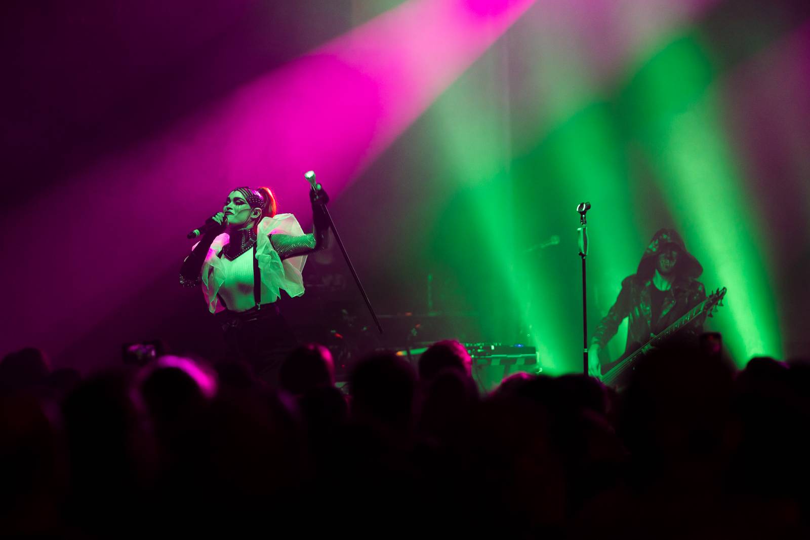 Rok 2023 objektivem fotografů | Jana Braunová si zase užívá focení. Její hledáček si našel SKYND, Kosheen, Cocotte Minute, Vojtu Dyka i Monkey Business