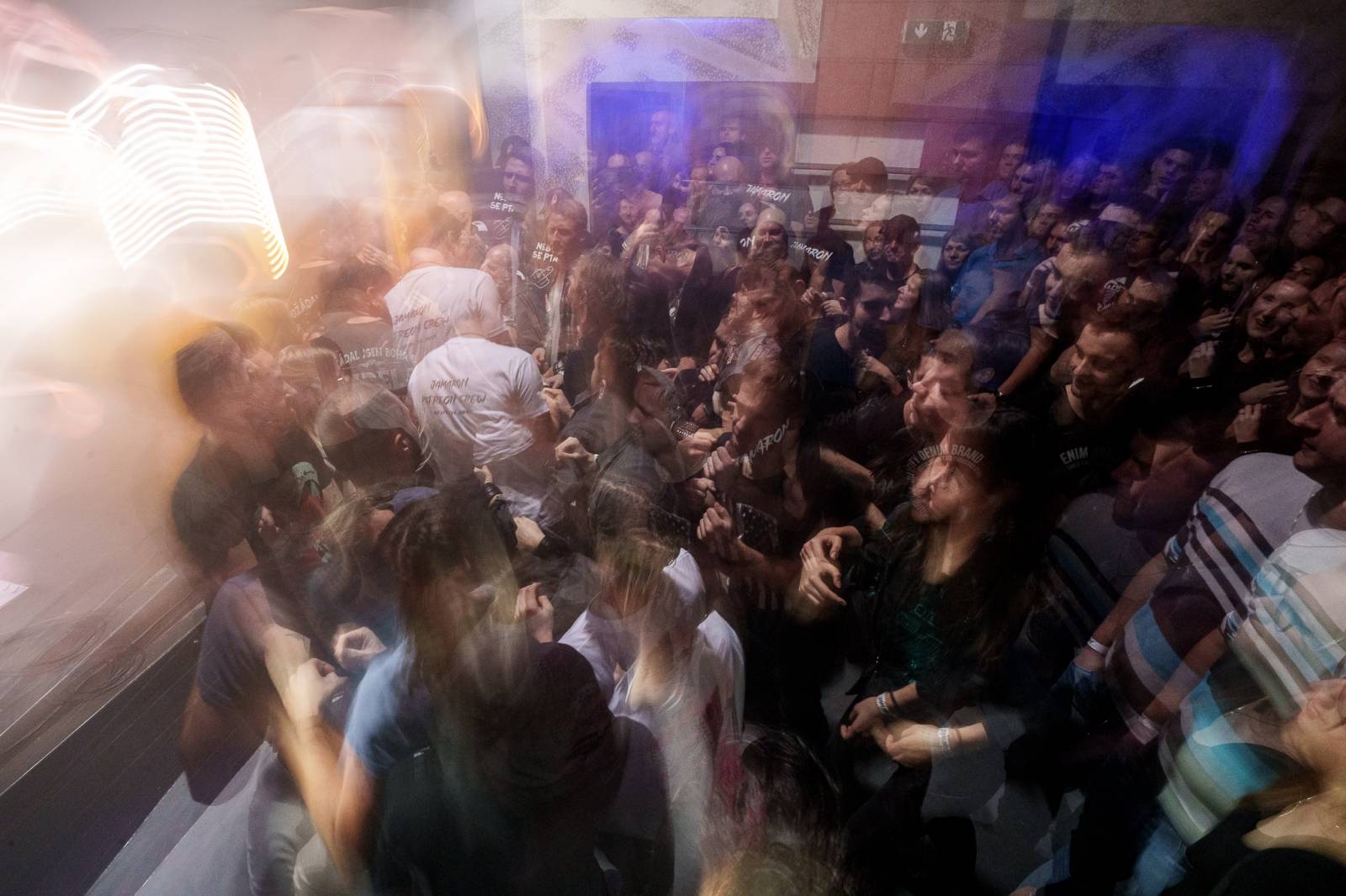 Rok 2023 objektivem fotografů | Jana Braunová si zase užívá focení. Její hledáček si našel SKYND, Kosheen, Cocotte Minute, Vojtu Dyka i Monkey Business